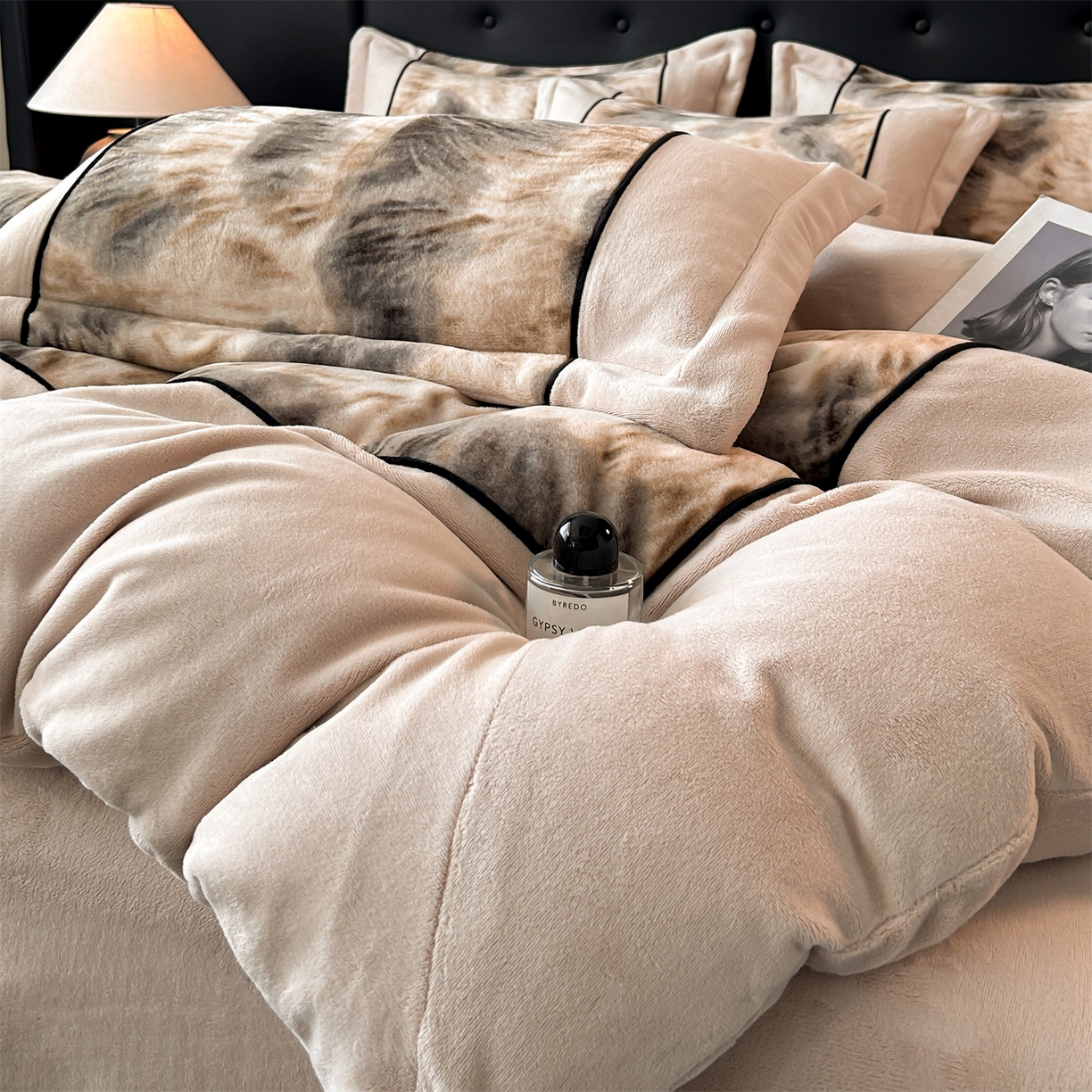 91家纺网 家纺一手货源 找家纺 （总）奥裕家纺 2025新款拼角款雪貂绒四件套-维纳斯