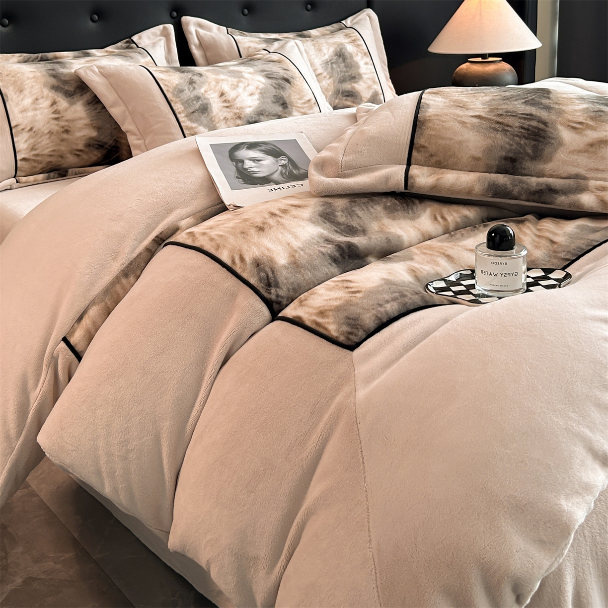 91家纺网 家纺一手货源 找家纺 （总）奥裕家纺 2025新款拼角款雪貂绒四件套-维纳斯