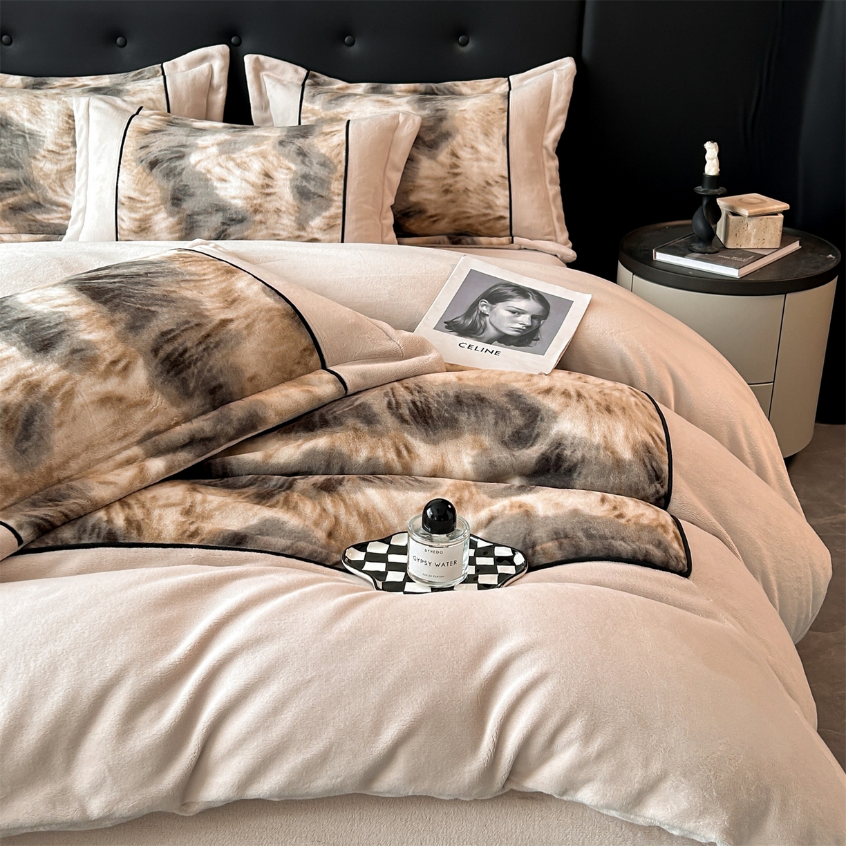 91家纺网 家纺一手货源 找家纺 （总）奥裕家纺 2025新款拼角款雪貂绒四件套-维纳斯