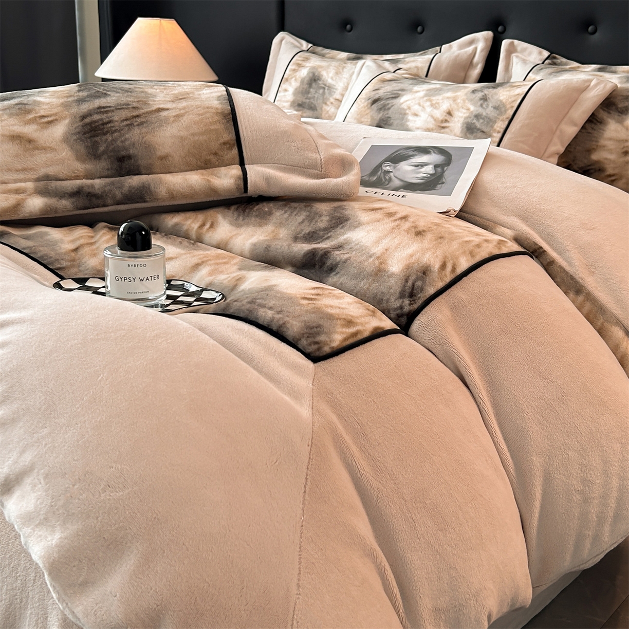 91家纺网 家纺一手货源 找家纺 （总）奥裕家纺 2025新款拼角款雪貂绒四件套-维纳斯