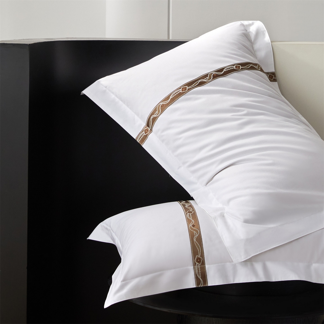 91家纺网 家纺一手货源 找家纺 罗菲尼酒店用品 2025新款高仿棉织带款酒店宾馆四件套 夏日  咖