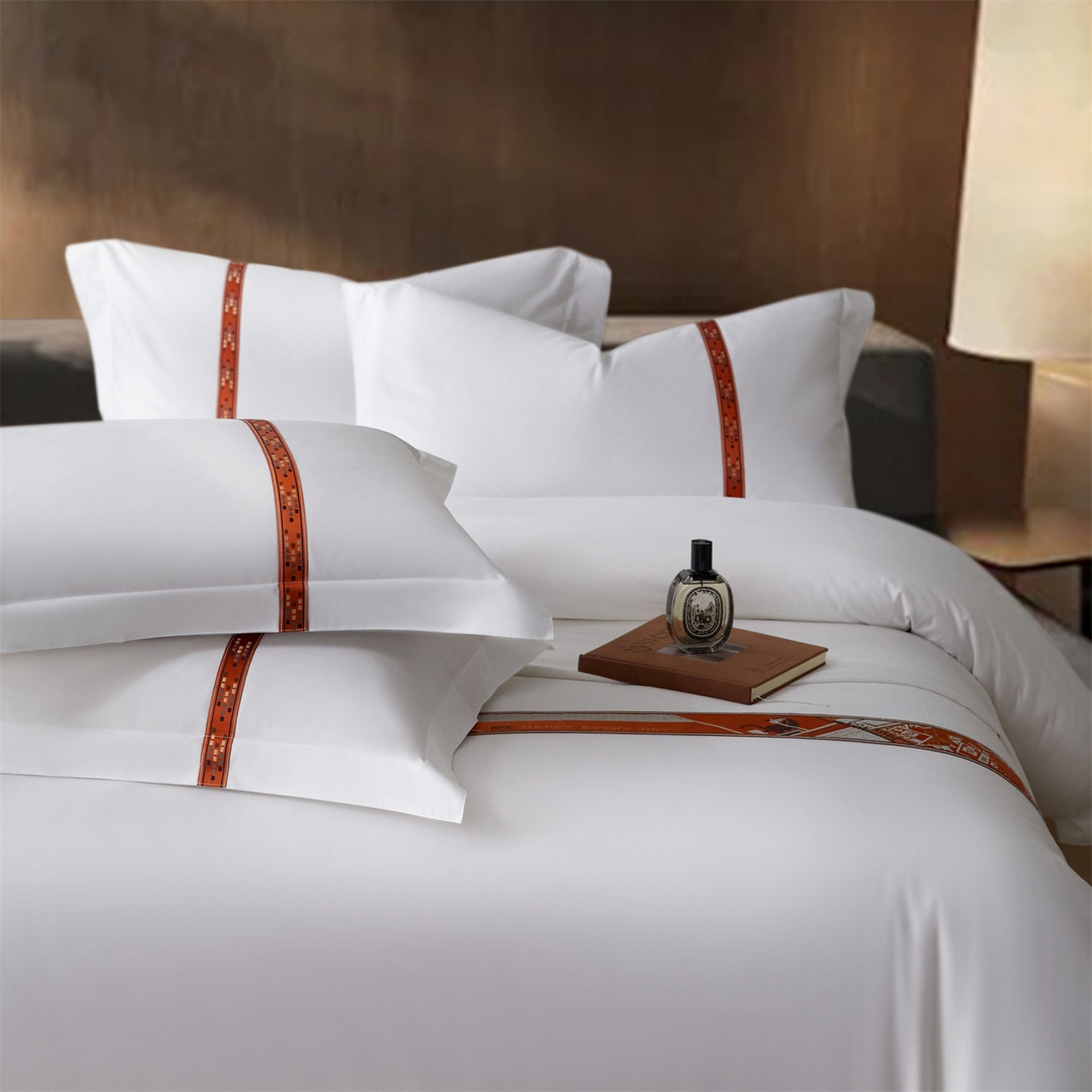 91家纺网 家纺一手货源 找家纺 罗菲尼酒店用品 2025新款高仿棉织带款酒店宾馆四件套 马驹