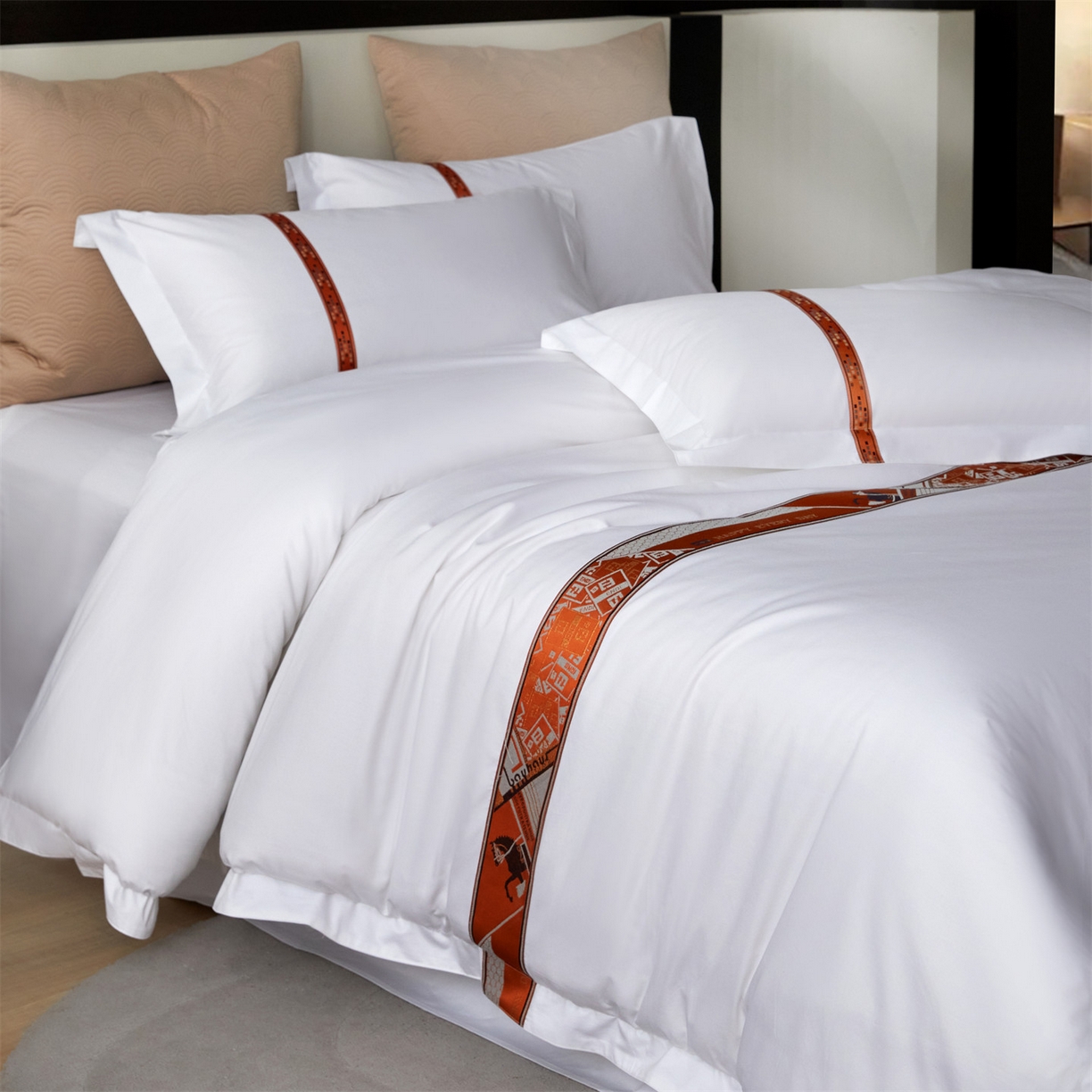 91家纺网 家纺一手货源 找家纺 罗菲尼酒店用品 2025新款高仿棉织带款酒店宾馆四件套 马驹