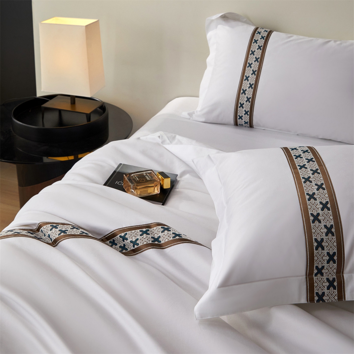 91家纺网 家纺一手货源 找家纺 罗菲尼酒店用品 2025新款高仿棉织带款酒店宾馆四件套 凯森