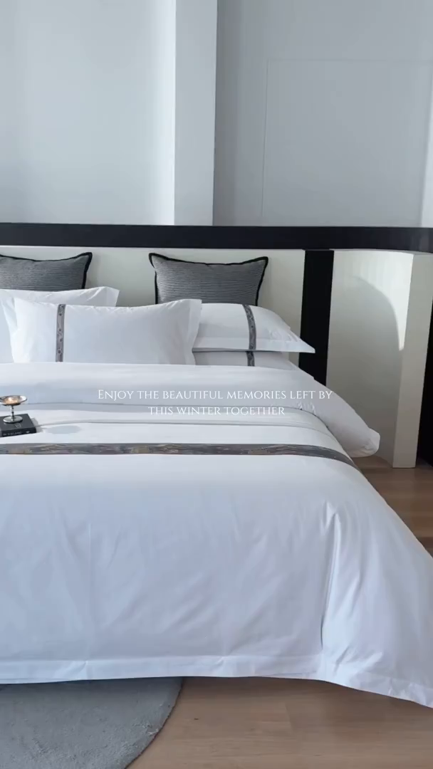 91家纺网 家纺一手货源 找家纺 罗菲尼酒店用品 2025新款高仿棉织带款酒店宾馆四件套 夏日  灰