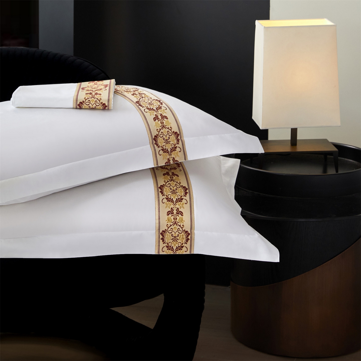 91家纺网 家纺一手货源 找家纺 （总）罗菲尼酒店用品 2025新款高仿棉织带款酒店宾馆四件套