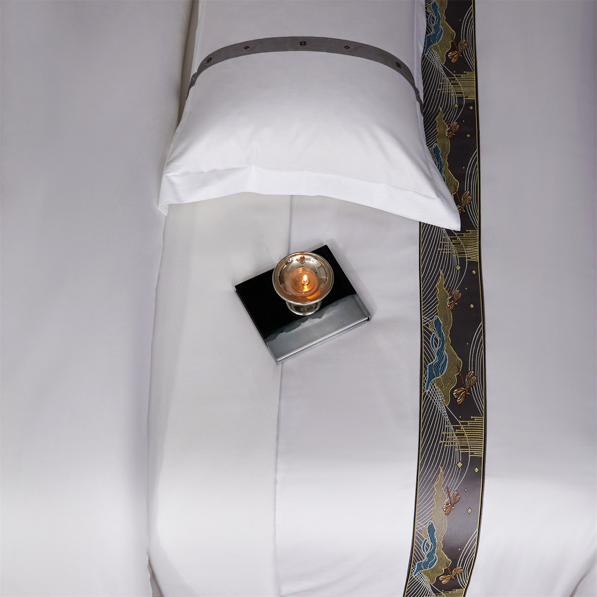 91家纺网 家纺一手货源 找家纺 罗菲尼酒店用品 2025新款高仿棉织带款酒店宾馆四件套 夏日  灰