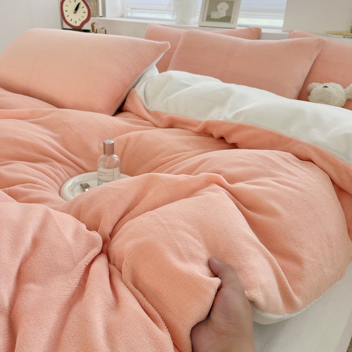 91家纺网 家纺一手货源 找家纺 汣沐生活 2025新款牛奶绒双拼四件套系列 橘调芋泥