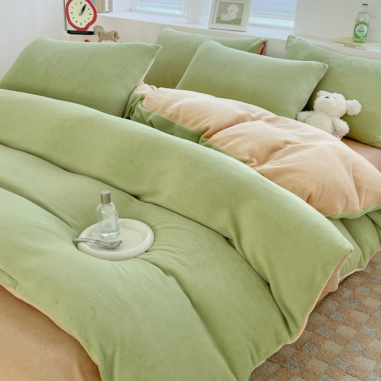 91家纺网 家纺一手货源 找家纺 汣沐生活 2025新款牛奶绒双拼四件套系列 抹茶奶咖