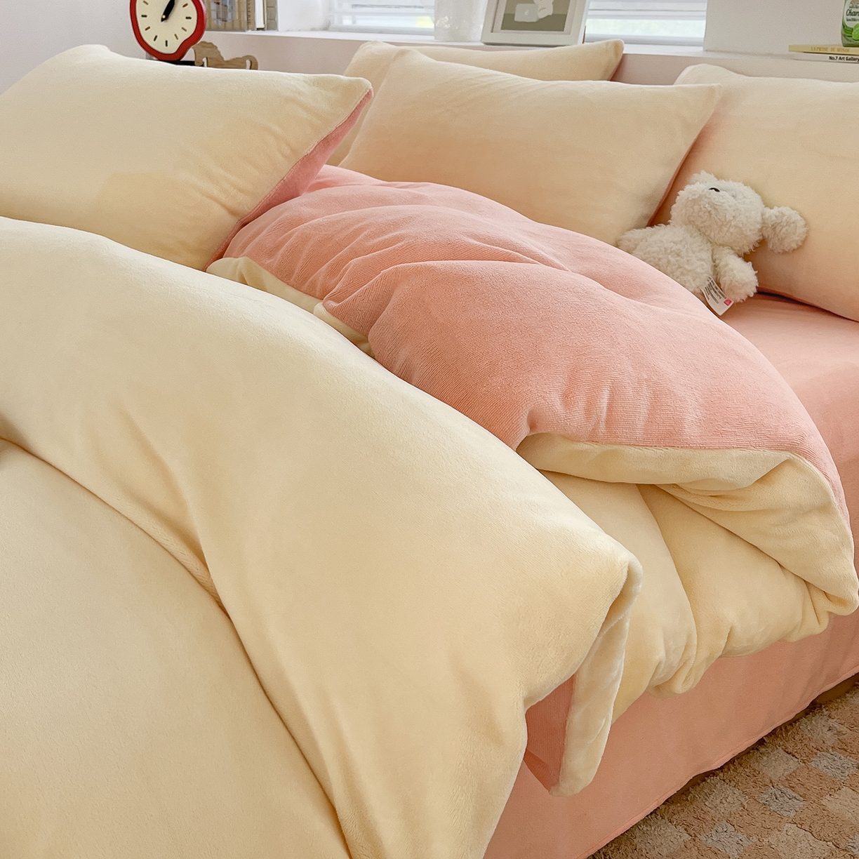 91家纺网 家纺一手货源 找家纺 汣沐生活 2025新款牛奶绒双拼四件套系列 蜜桃奶油