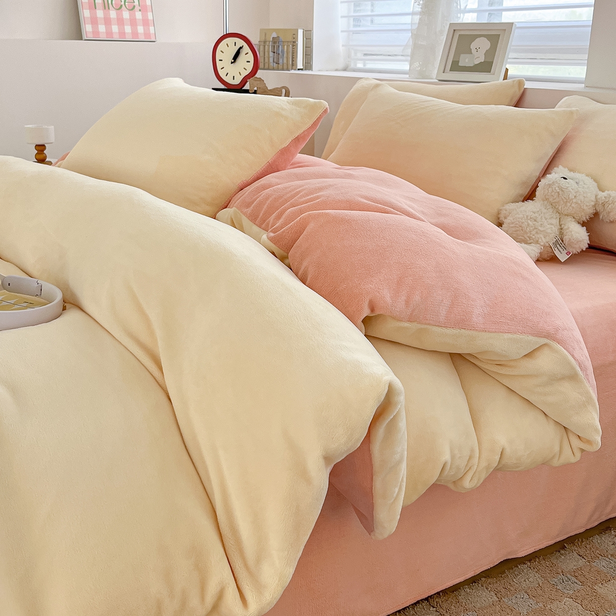 91家纺网 家纺一手货源 找家纺 汣沐生活 2025新款牛奶绒双拼四件套系列 蜜桃奶油