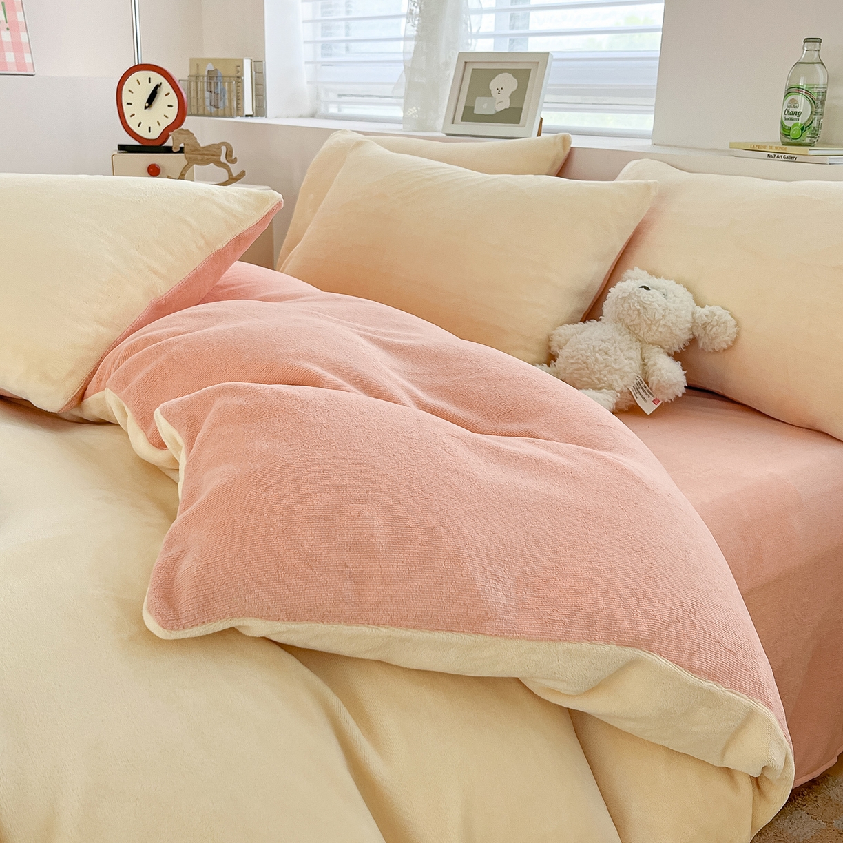 91家纺网 家纺一手货源 找家纺 汣沐生活 2025新款牛奶绒双拼四件套系列 蜜桃奶油