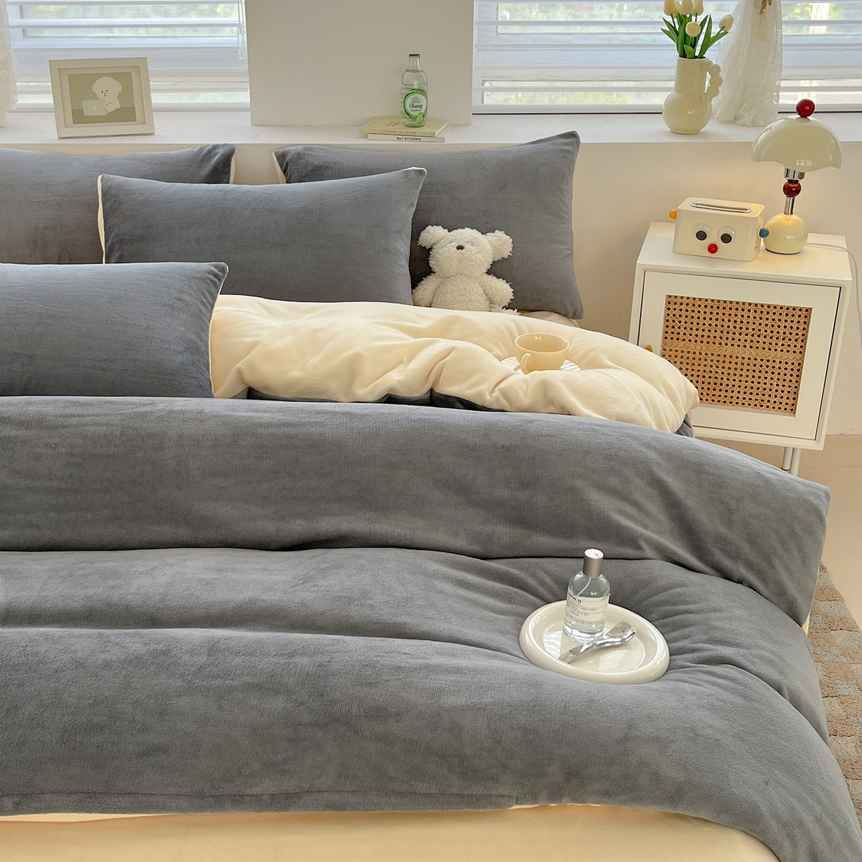 91家纺网 家纺一手货源 找家纺 汣沐生活 2025新款牛奶绒双拼四件套系列 暖雾眠期