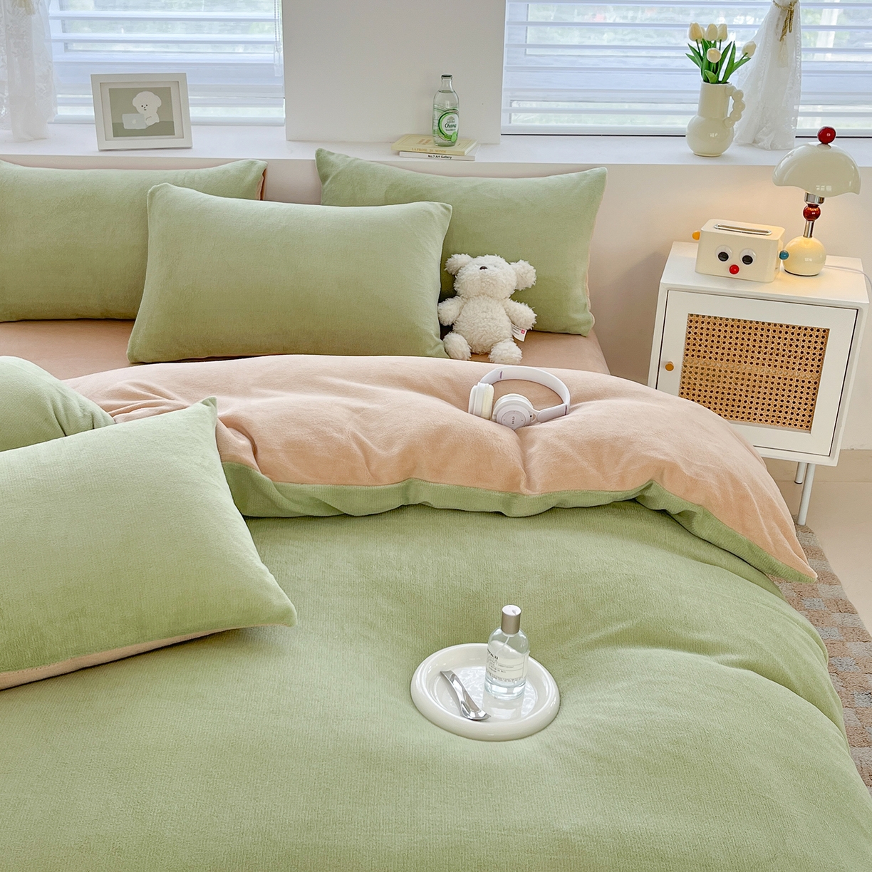 91家纺网 家纺一手货源 找家纺 汣沐生活 2025新款牛奶绒双拼四件套系列 抹茶奶咖