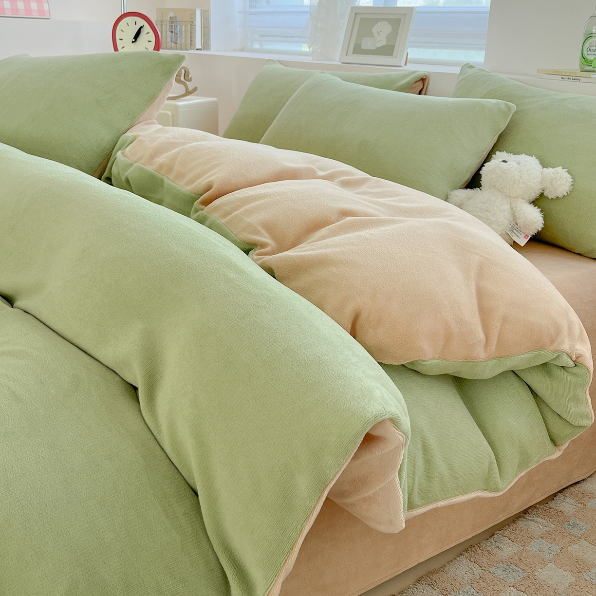 91家纺网 家纺一手货源 找家纺 汣沐生活 2025新款牛奶绒双拼四件套系列 抹茶奶咖