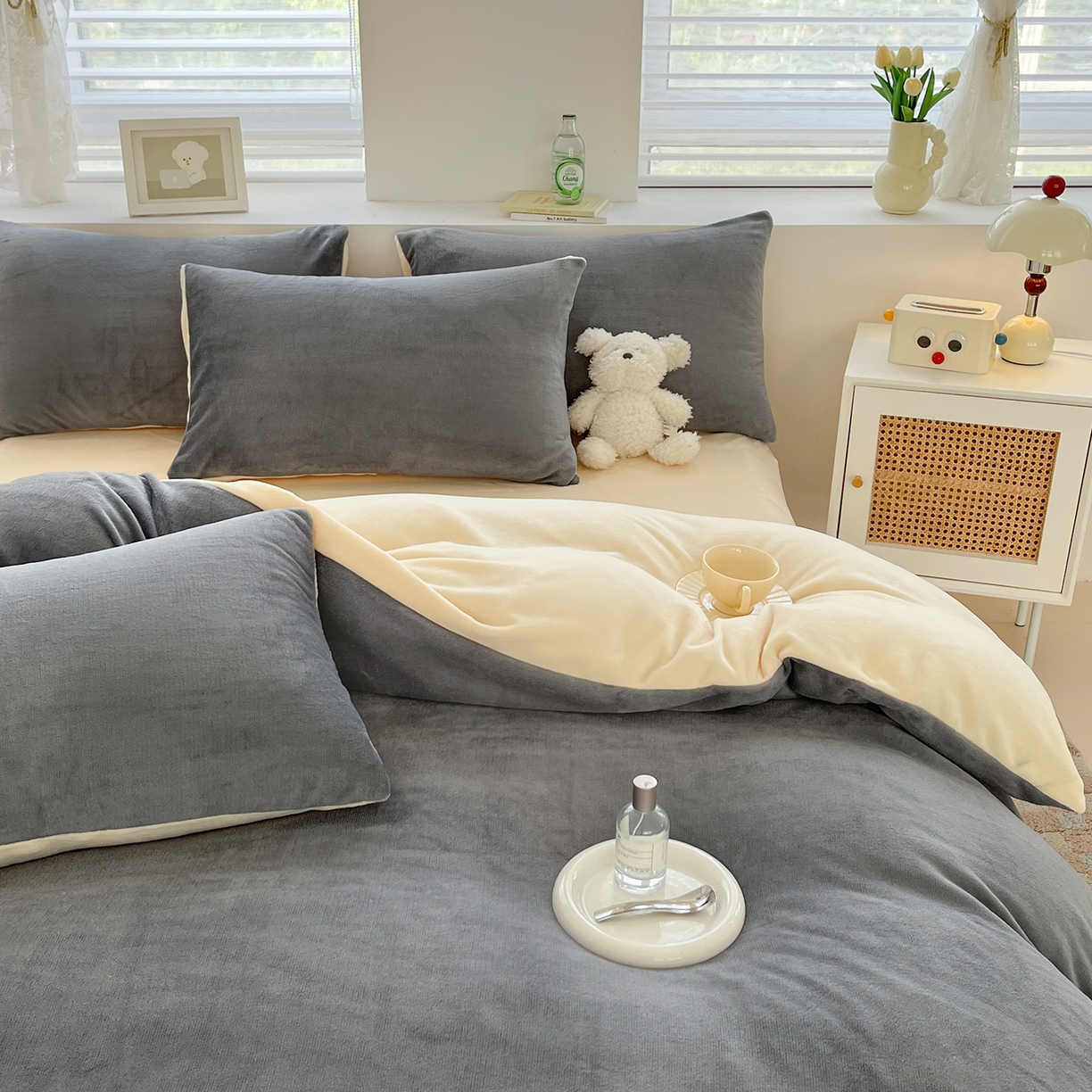 91家纺网 家纺一手货源 找家纺 汣沐生活 2025新款牛奶绒双拼四件套系列 暖雾眠期