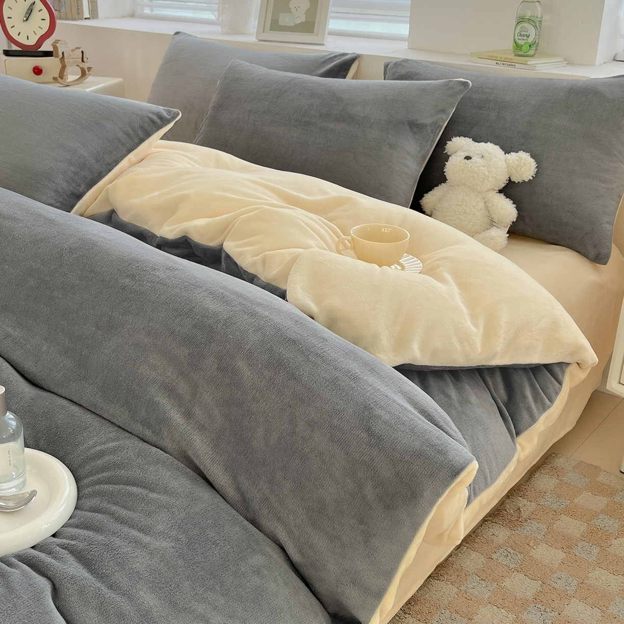 91家纺网 家纺一手货源 找家纺 汣沐生活 2025新款牛奶绒双拼四件套系列 暖雾眠期