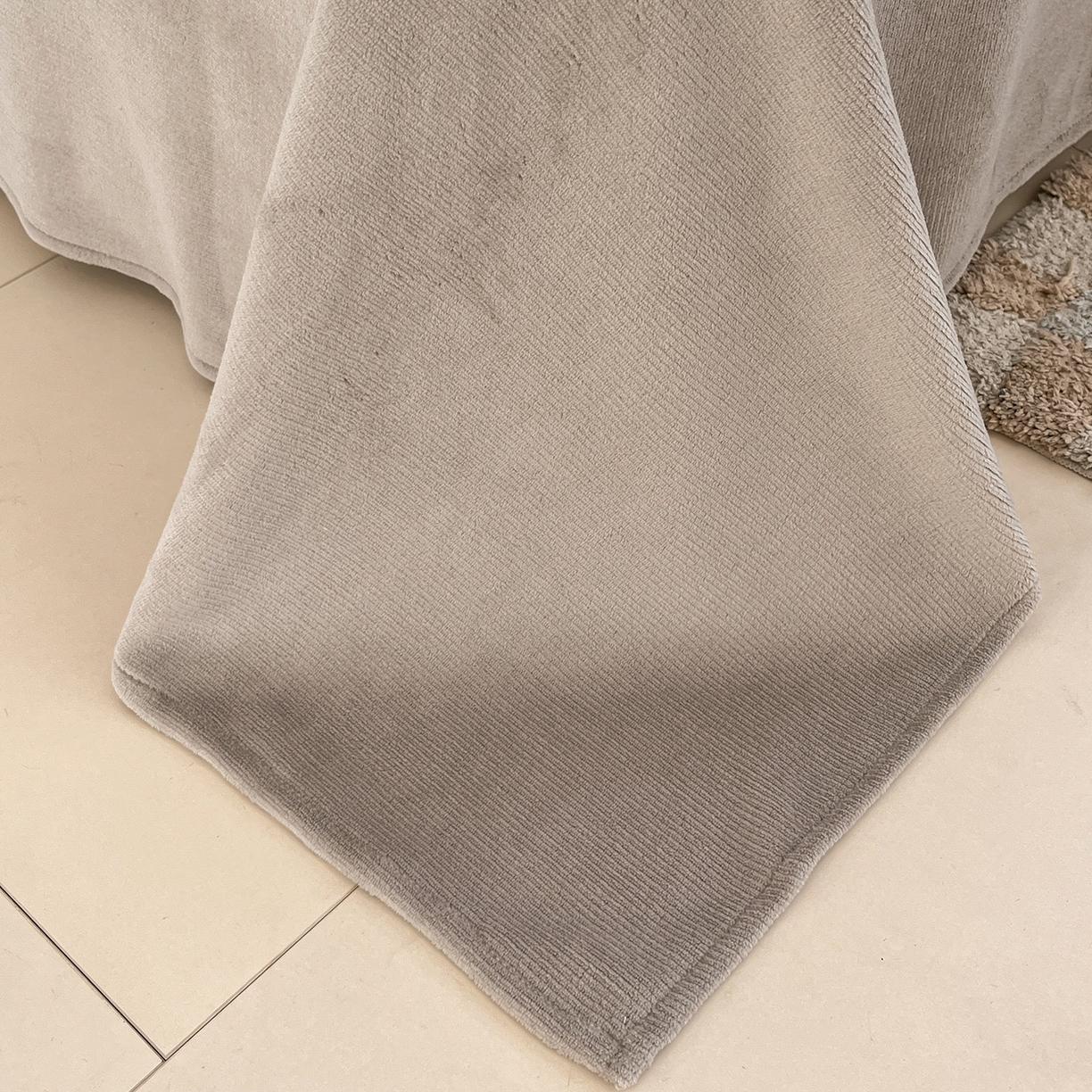 91家纺网 家纺一手货源 找家纺 汣沐生活 2025新款牛奶绒双拼四件套系列 糯棕灰糖