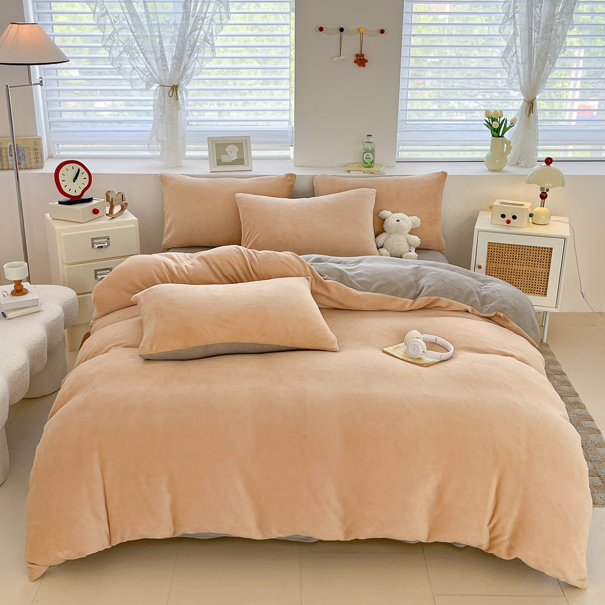 91家纺网 家纺一手货源 找家纺 汣沐生活 2025新款牛奶绒双拼四件套系列 糯棕灰糖