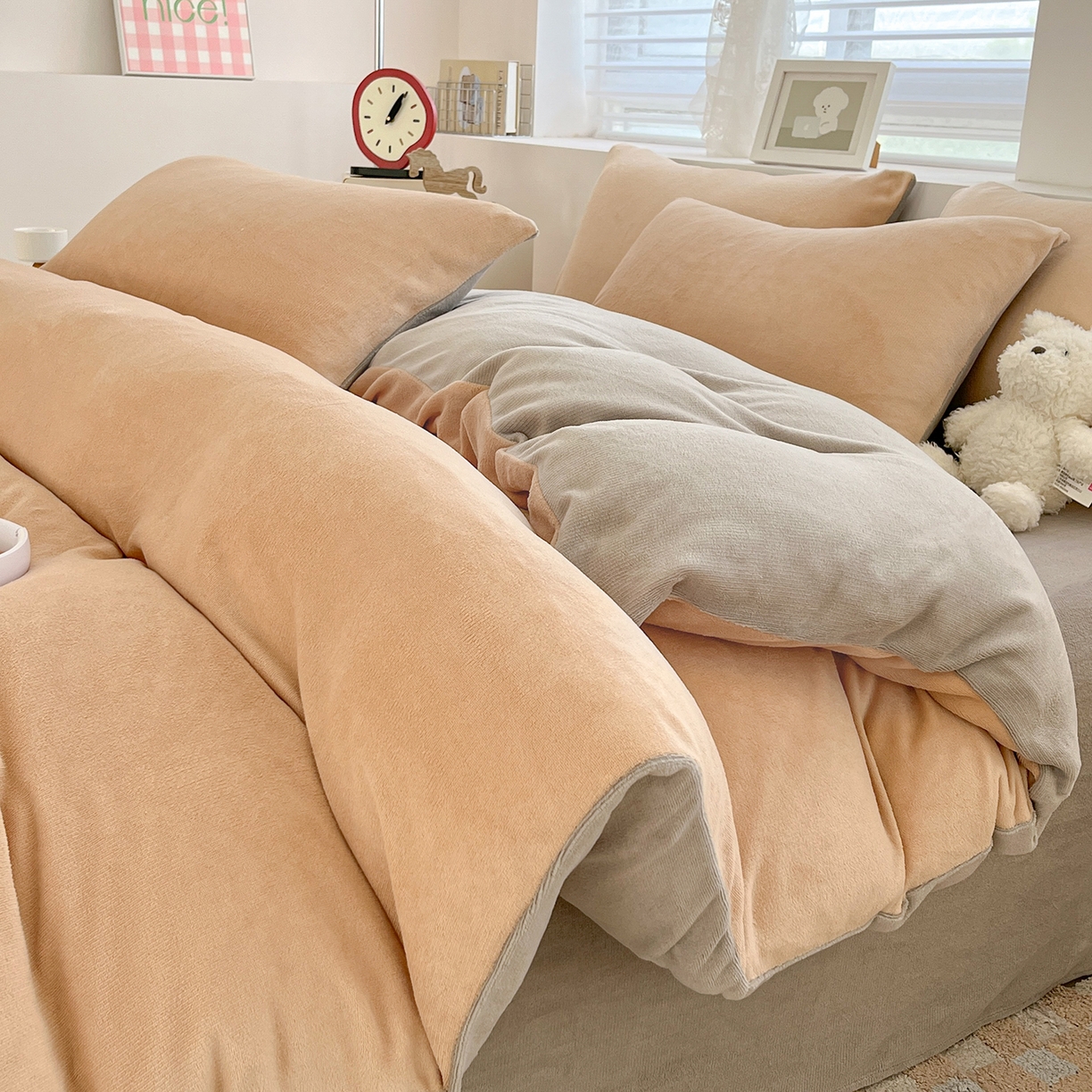 91家纺网 家纺一手货源 找家纺 汣沐生活 2025新款牛奶绒双拼四件套系列 糯棕灰糖