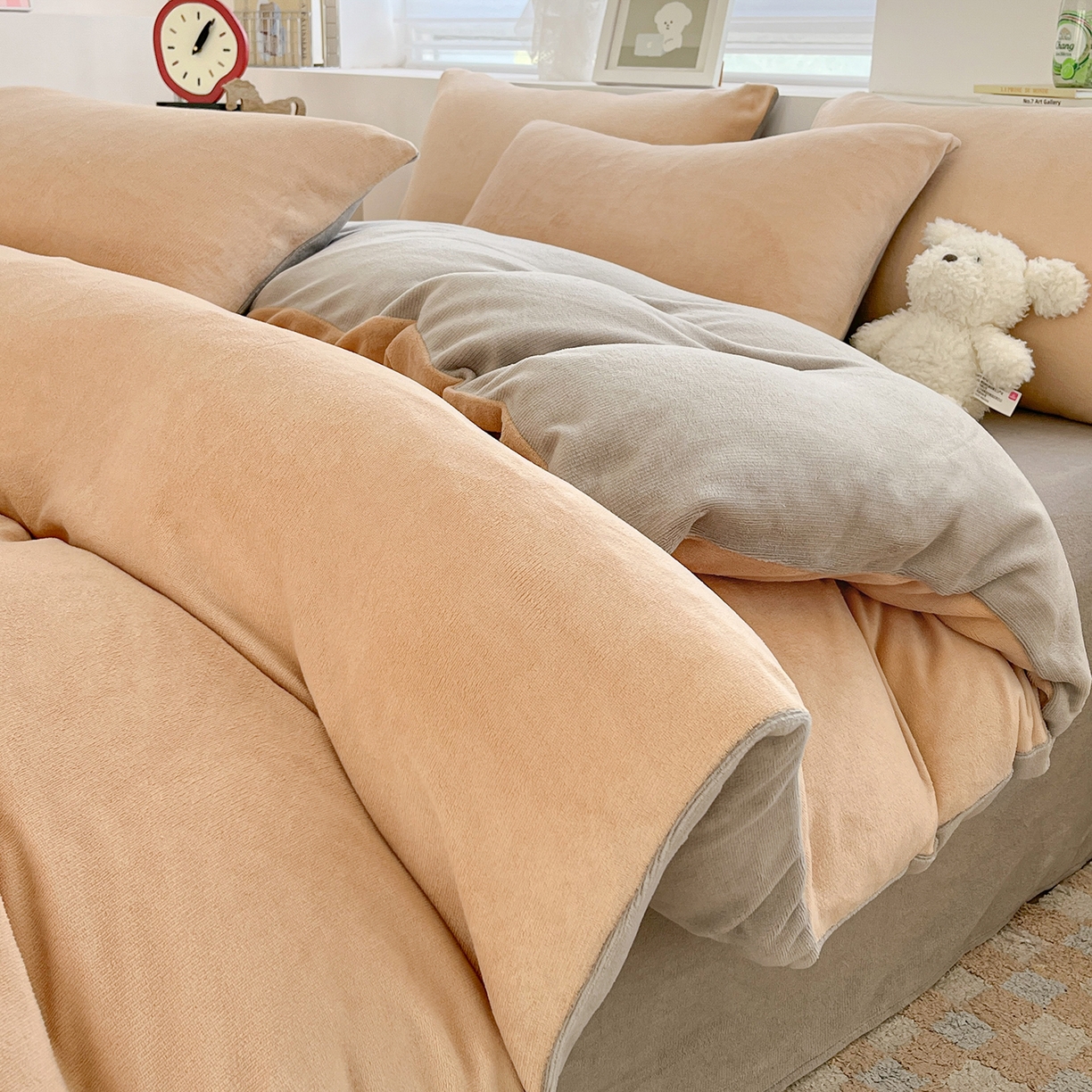 91家纺网 家纺一手货源 找家纺 汣沐生活 2025新款牛奶绒双拼四件套系列 糯棕灰糖