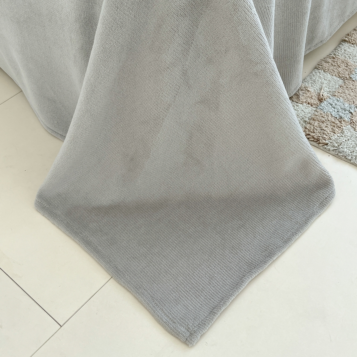 91家纺网 家纺一手货源 找家纺 汣沐生活 2025新款牛奶绒双拼四件套系列 暖屿灰眠