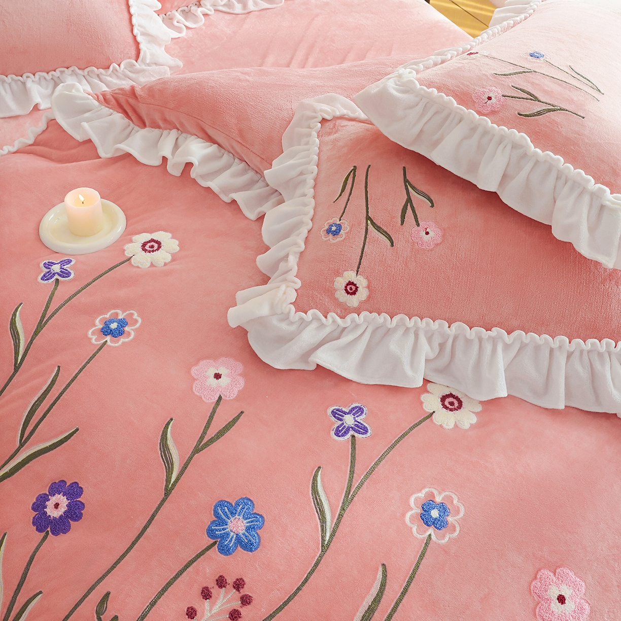 91家纺网 家纺一手货源 找家纺 孟鑫家纺 2025新款230克高克重韩版毛巾绣牛奶绣花四件套床单床盖款被套-花香四溢 花香四溢-豆沙