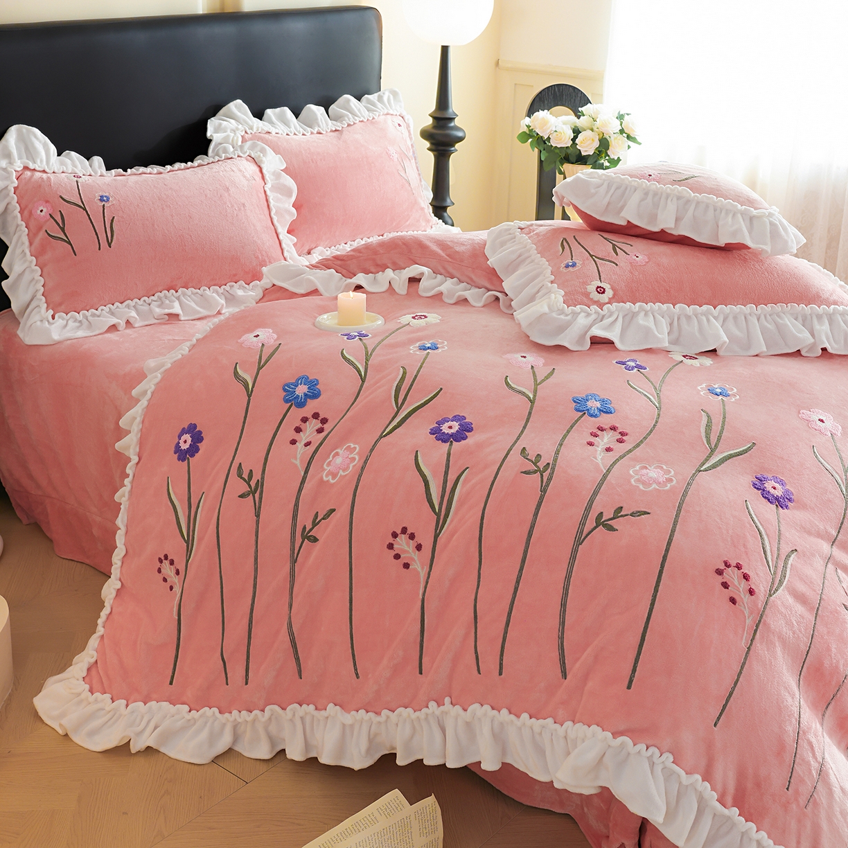 91家纺网 家纺一手货源 找家纺 孟鑫家纺 2025新款230克高克重韩版毛巾绣牛奶绣花四件套床单床盖款被套-花香四溢 花香四溢-豆沙