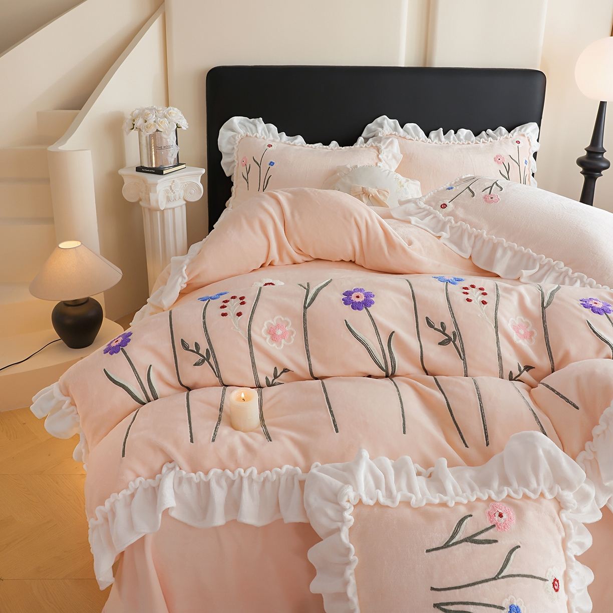 91家纺网 家纺一手货源 找家纺 孟鑫家纺 2025新款230克高克重韩版毛巾绣牛奶绣花四件套床单床盖款被套-花香四溢 花香四溢-粉玉