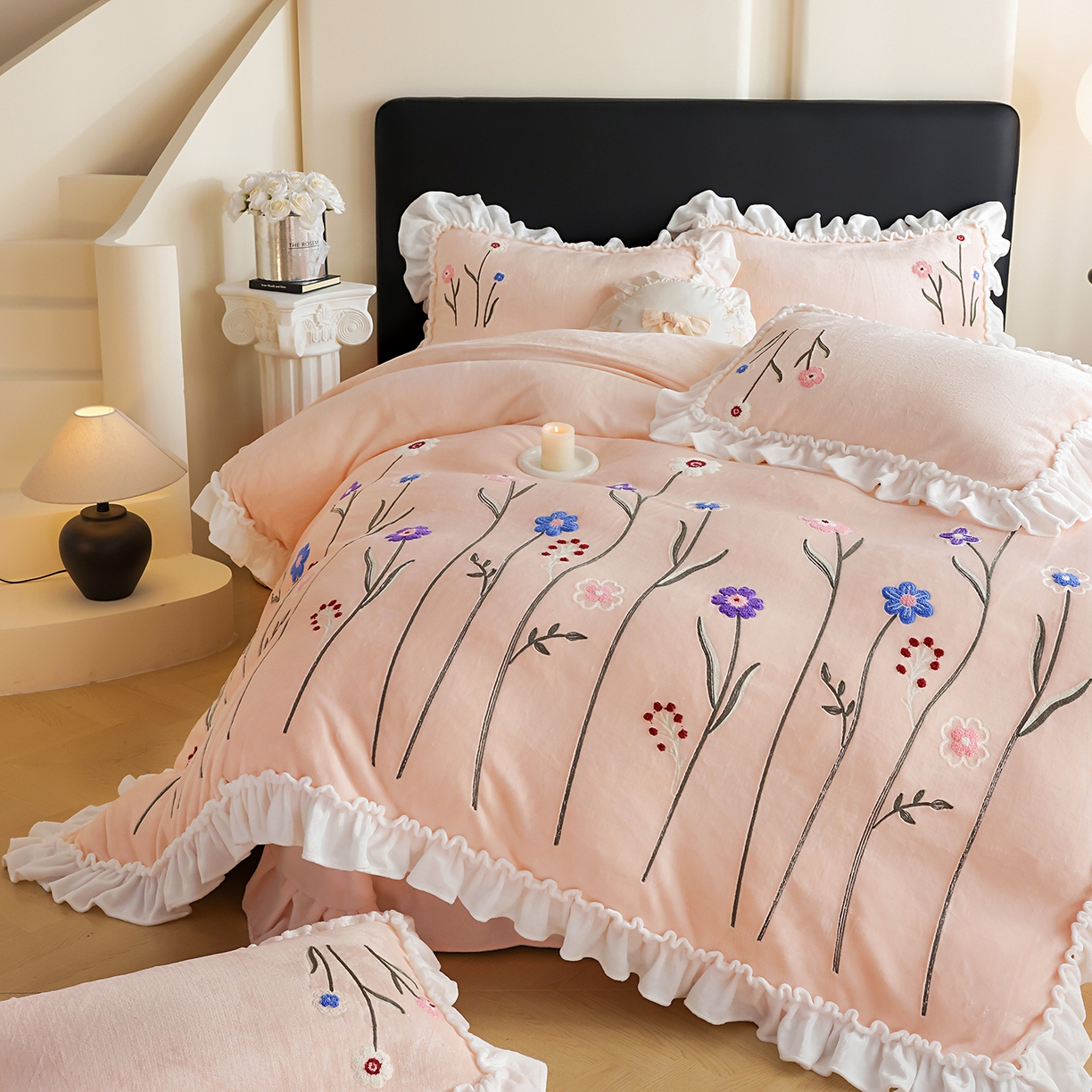 91家纺网 家纺一手货源 找家纺 孟鑫家纺 2025新款230克高克重韩版毛巾绣牛奶绣花四件套床单床盖款被套-花香四溢 花香四溢-粉玉