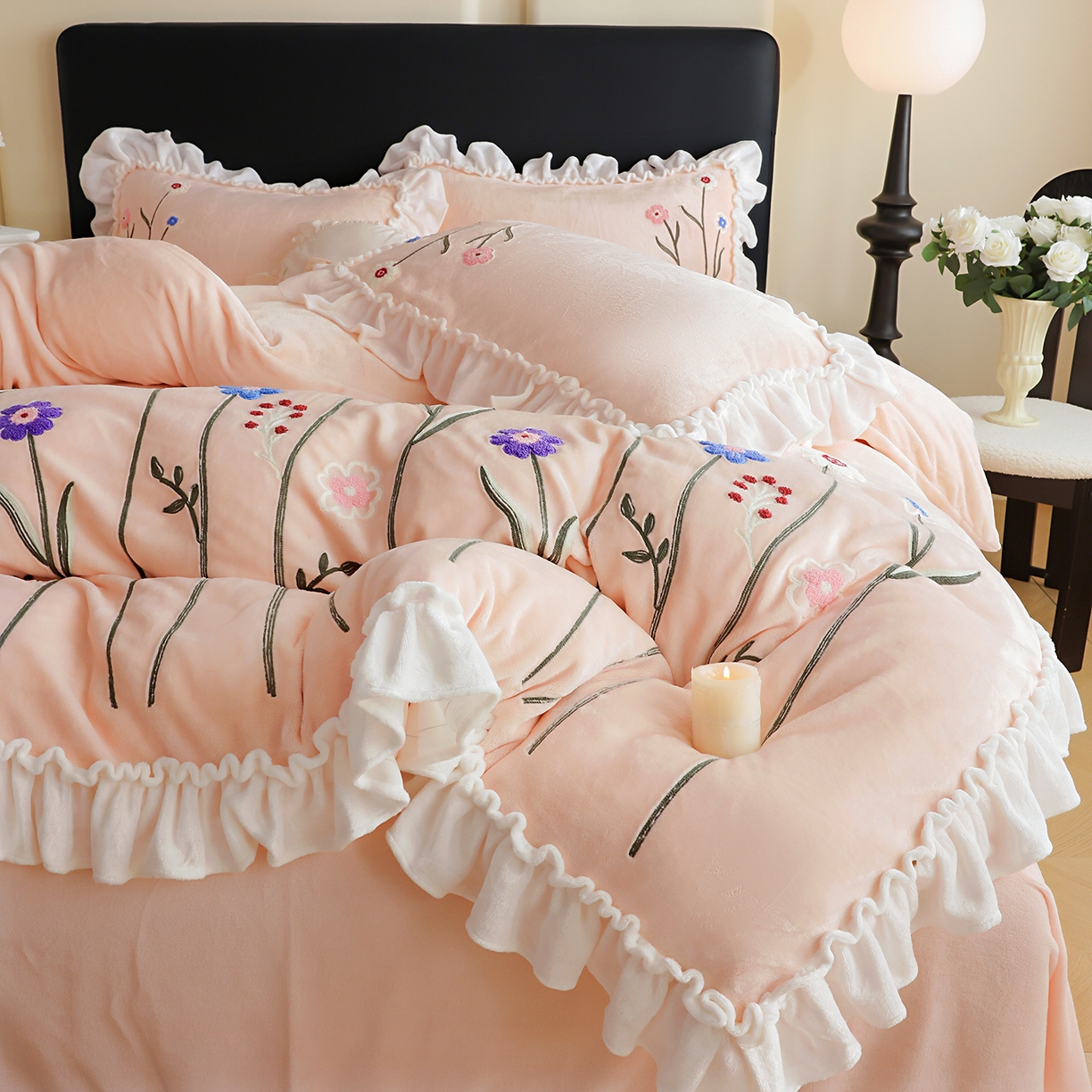 91家纺网 家纺一手货源 找家纺 孟鑫家纺 2025新款230克高克重韩版毛巾绣牛奶绣花四件套床单床盖款被套-花香四溢 花香四溢-粉玉