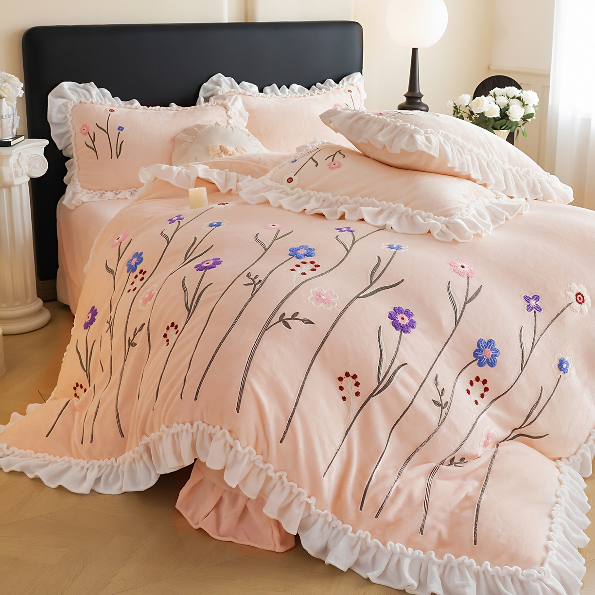 91家纺网 家纺一手货源 找家纺 孟鑫家纺 2025新款230克高克重韩版毛巾绣牛奶绣花四件套床单床盖款被套-花香四溢 花香四溢-粉玉