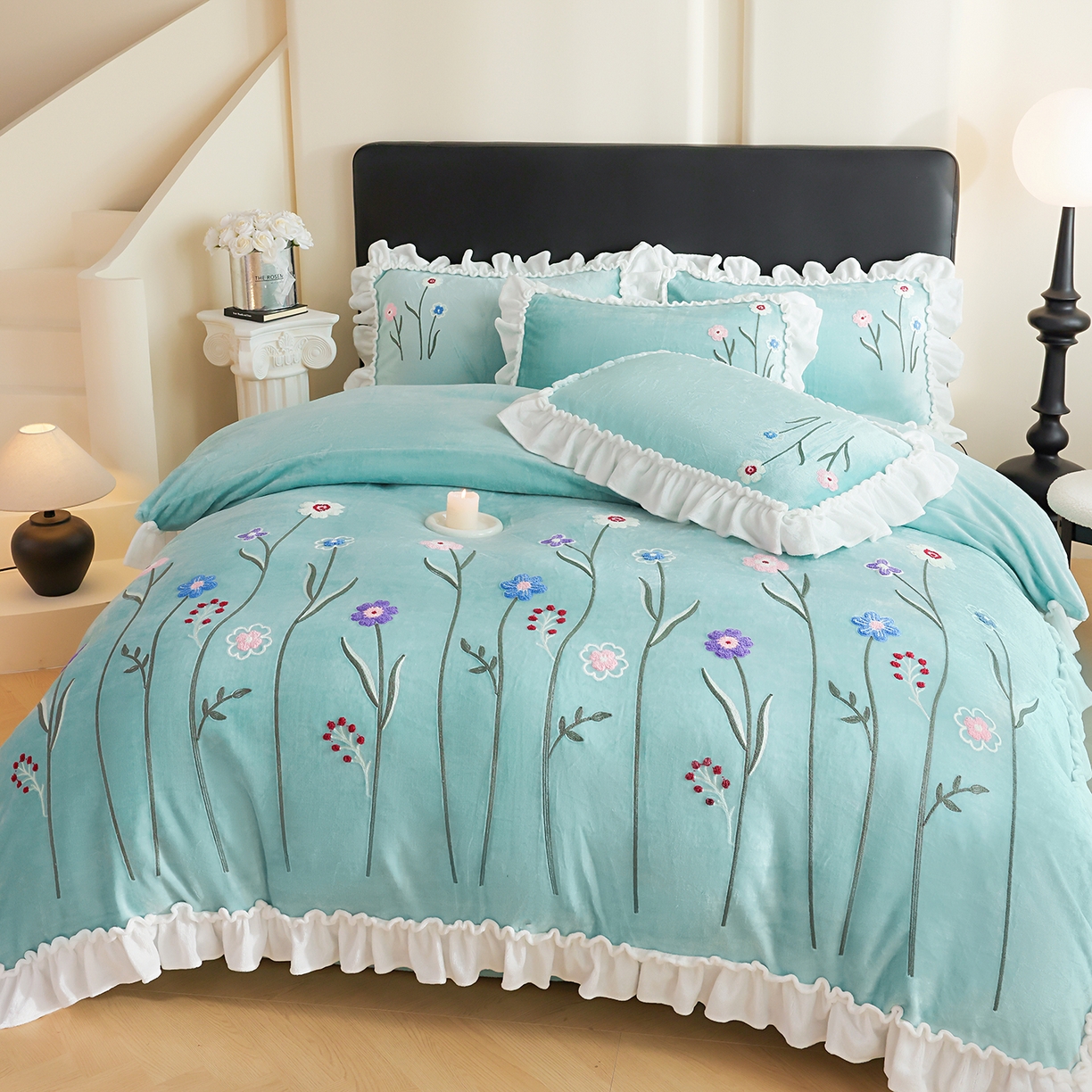 91家纺网 家纺一手货源 找家纺 孟鑫家纺 2025新款230克高克重韩版毛巾绣牛奶绣花四件套床单床盖款被套-花香四溢 花香四溢-湖兰