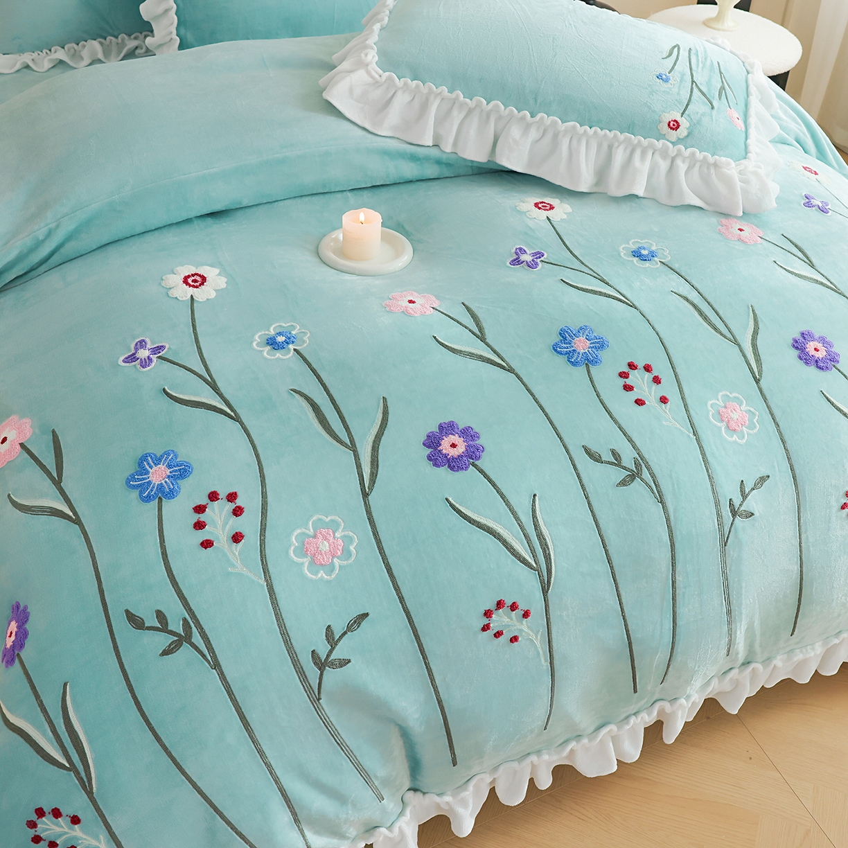 91家纺网 家纺一手货源 找家纺 孟鑫家纺 2025新款230克高克重韩版毛巾绣牛奶绣花四件套床单床盖款被套-花香四溢 花香四溢-湖兰