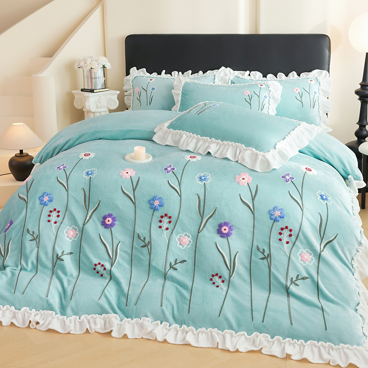 91家纺网 家纺一手货源 找家纺 孟鑫家纺 2025新款230克高克重韩版毛巾绣牛奶绣花四件套床单床盖款被套-花香四溢 花香四溢-湖兰