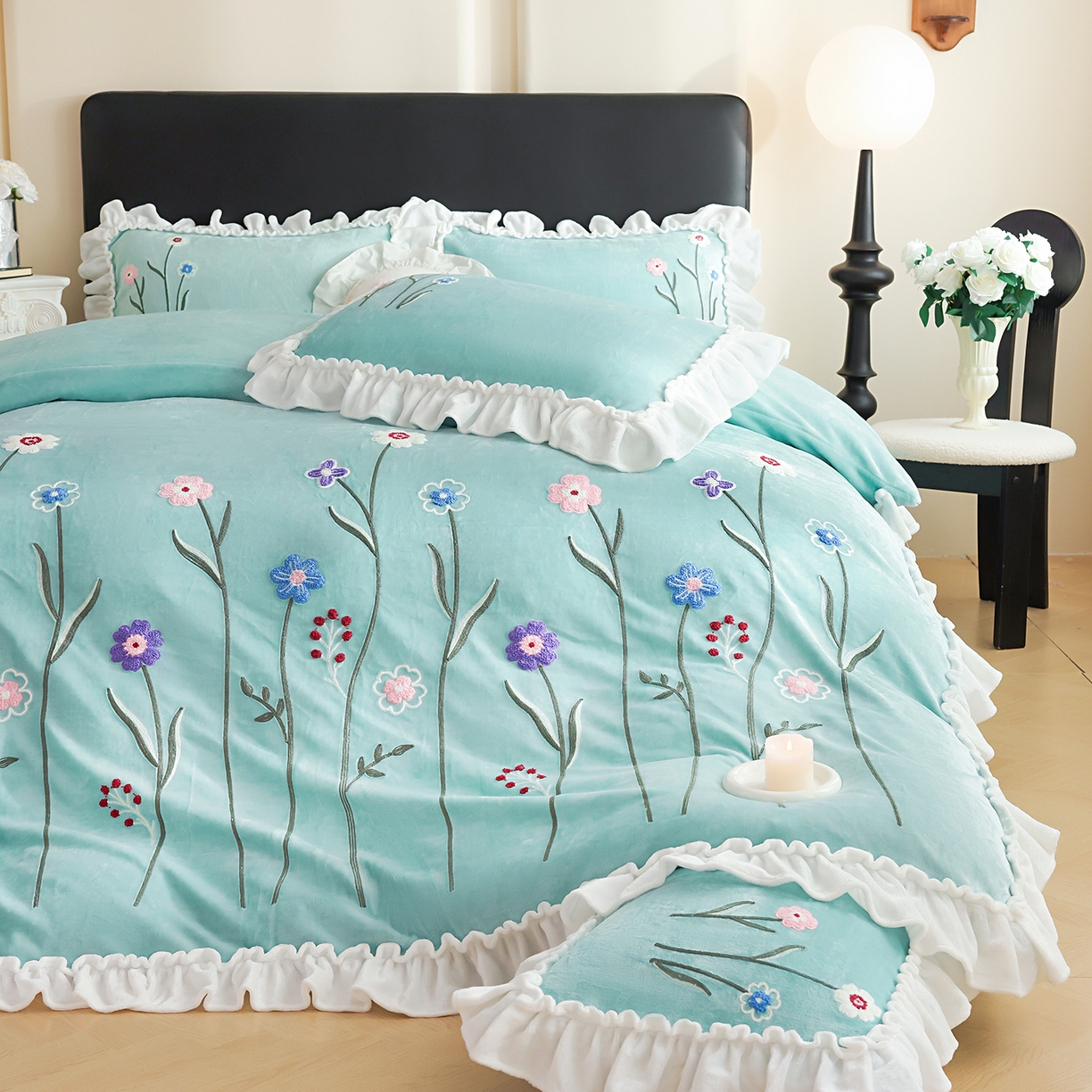 91家纺网 家纺一手货源 找家纺 孟鑫家纺 2025新款230克高克重韩版毛巾绣牛奶绣花四件套床单床盖款被套-花香四溢 花香四溢-湖兰