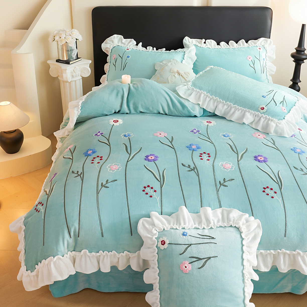 91家纺网 家纺一手货源 找家纺 孟鑫家纺 2025新款230克高克重韩版毛巾绣牛奶绣花四件套床单床盖款被套-花香四溢 花香四溢-湖兰