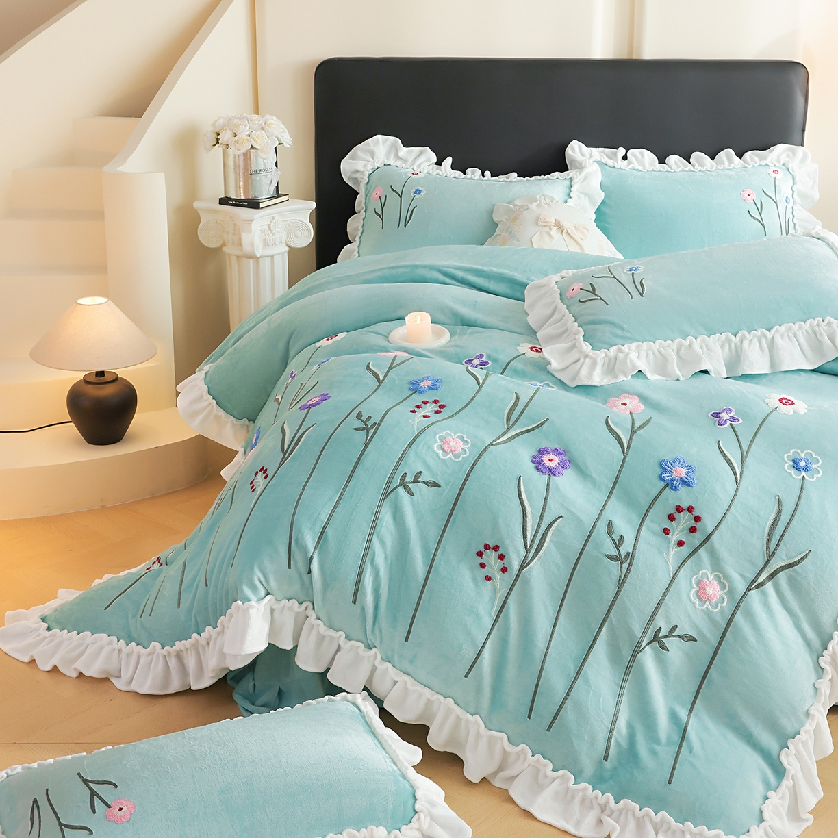 91家纺网 家纺一手货源 找家纺 孟鑫家纺 2025新款230克高克重韩版毛巾绣牛奶绣花四件套床单床盖款被套-花香四溢 花香四溢-湖兰