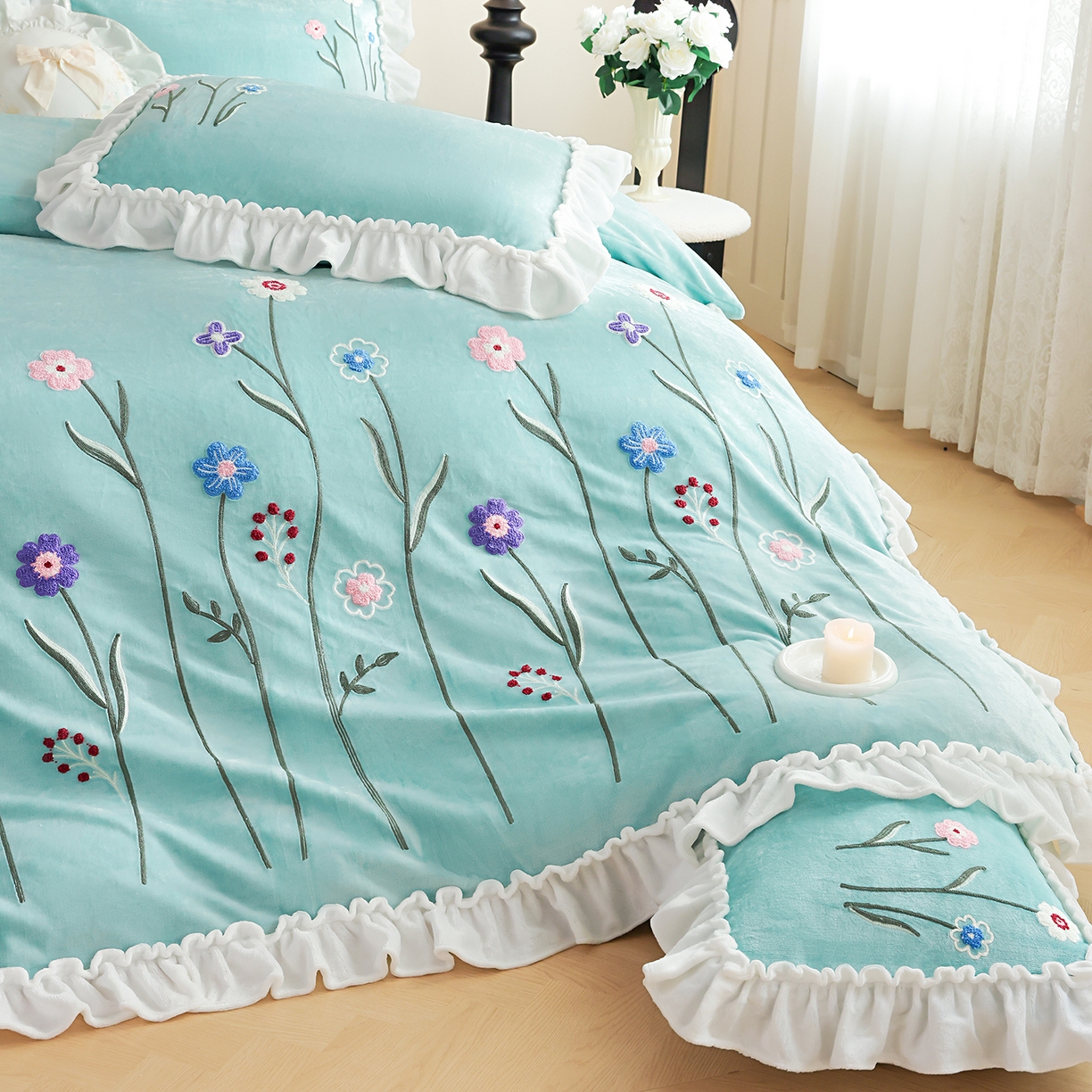 91家纺网 家纺一手货源 找家纺 孟鑫家纺 2025新款230克高克重韩版毛巾绣牛奶绣花四件套床单床盖款被套-花香四溢 花香四溢-湖兰