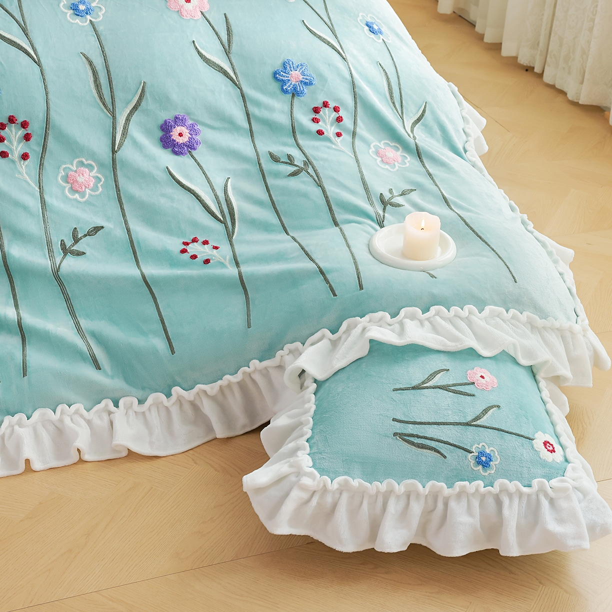 91家纺网 家纺一手货源 找家纺 孟鑫家纺 2025新款230克高克重韩版毛巾绣牛奶绣花四件套床单床盖款被套-花香四溢 花香四溢-湖兰