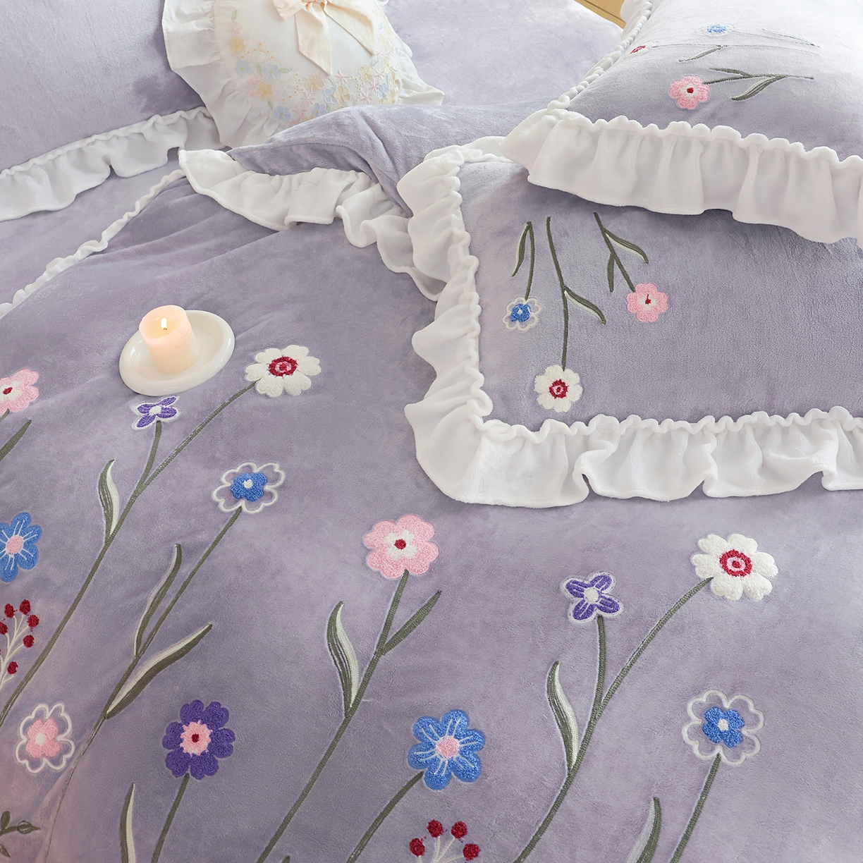 91家纺网 家纺一手货源 找家纺 孟鑫家纺 2025新款230克高克重韩版毛巾绣牛奶绣花四件套床单床盖款被套-花香四溢 花香四溢-灰紫