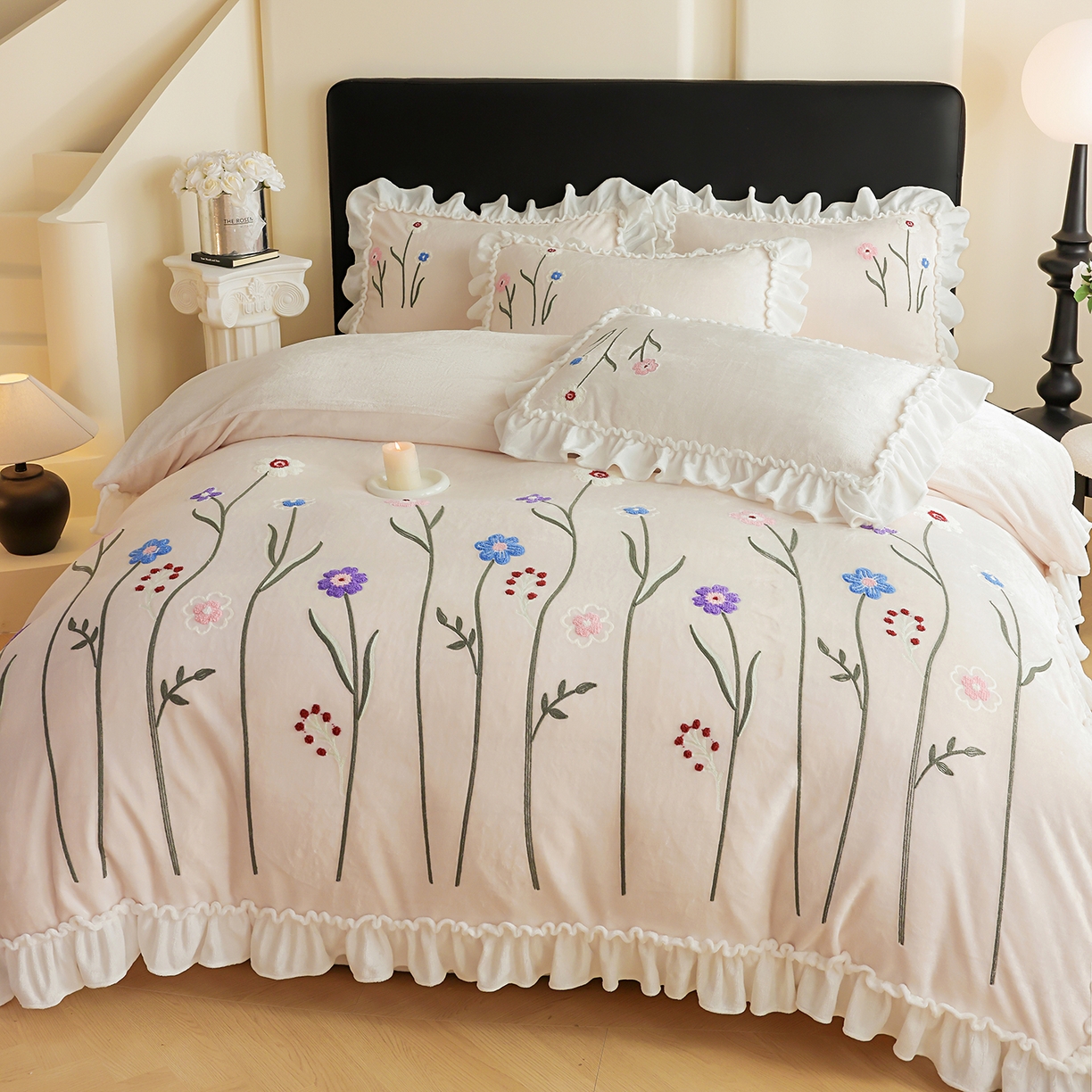 91家纺网 家纺一手货源 找家纺 孟鑫家纺 2025新款230克高克重韩版毛巾绣牛奶绣花四件套床单床盖款被套-花香四溢 花香四溢-奶昔白