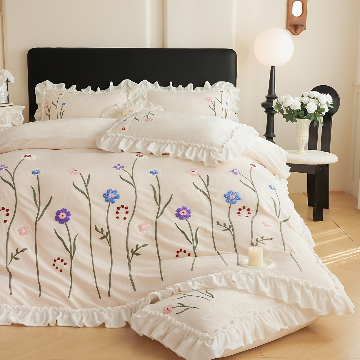 91家纺网 家纺一手货源 找家纺 孟鑫家纺 2025新款230克高克重韩版毛巾绣牛奶绣花四件套床单床盖款被套-花香四溢 花香四溢-奶昔白