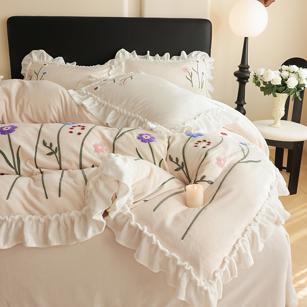 91家纺网 家纺一手货源 找家纺 孟鑫家纺 2025新款230克高克重韩版毛巾绣牛奶绣花四件套床单床盖款被套-花香四溢 花香四溢-奶昔白