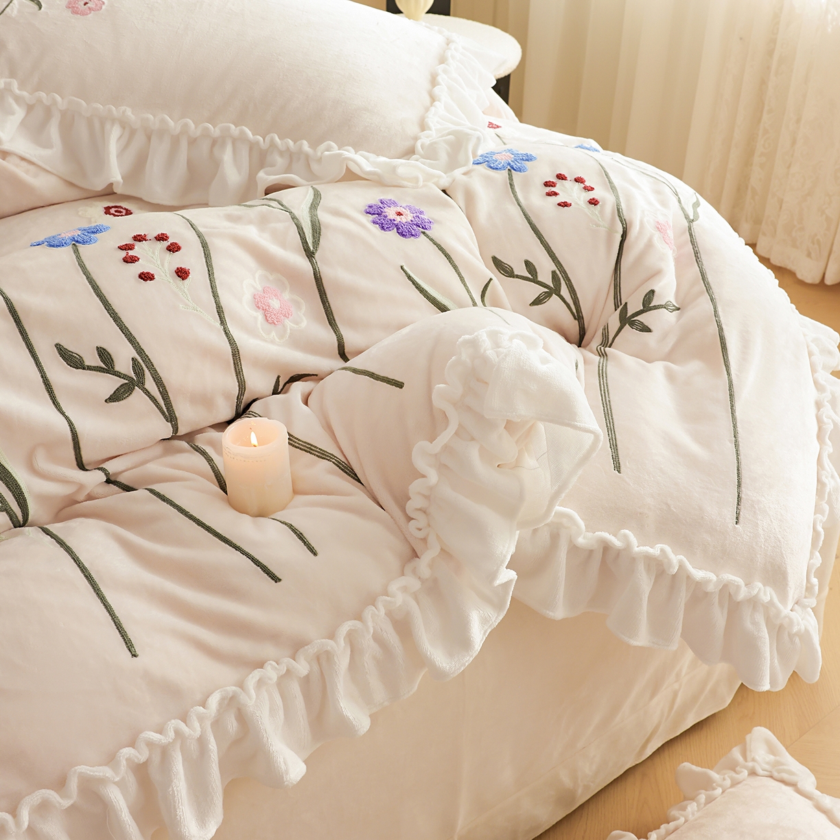 91家纺网 家纺一手货源 找家纺 孟鑫家纺 2025新款230克高克重韩版毛巾绣牛奶绣花四件套床单床盖款被套-花香四溢 花香四溢-奶昔白