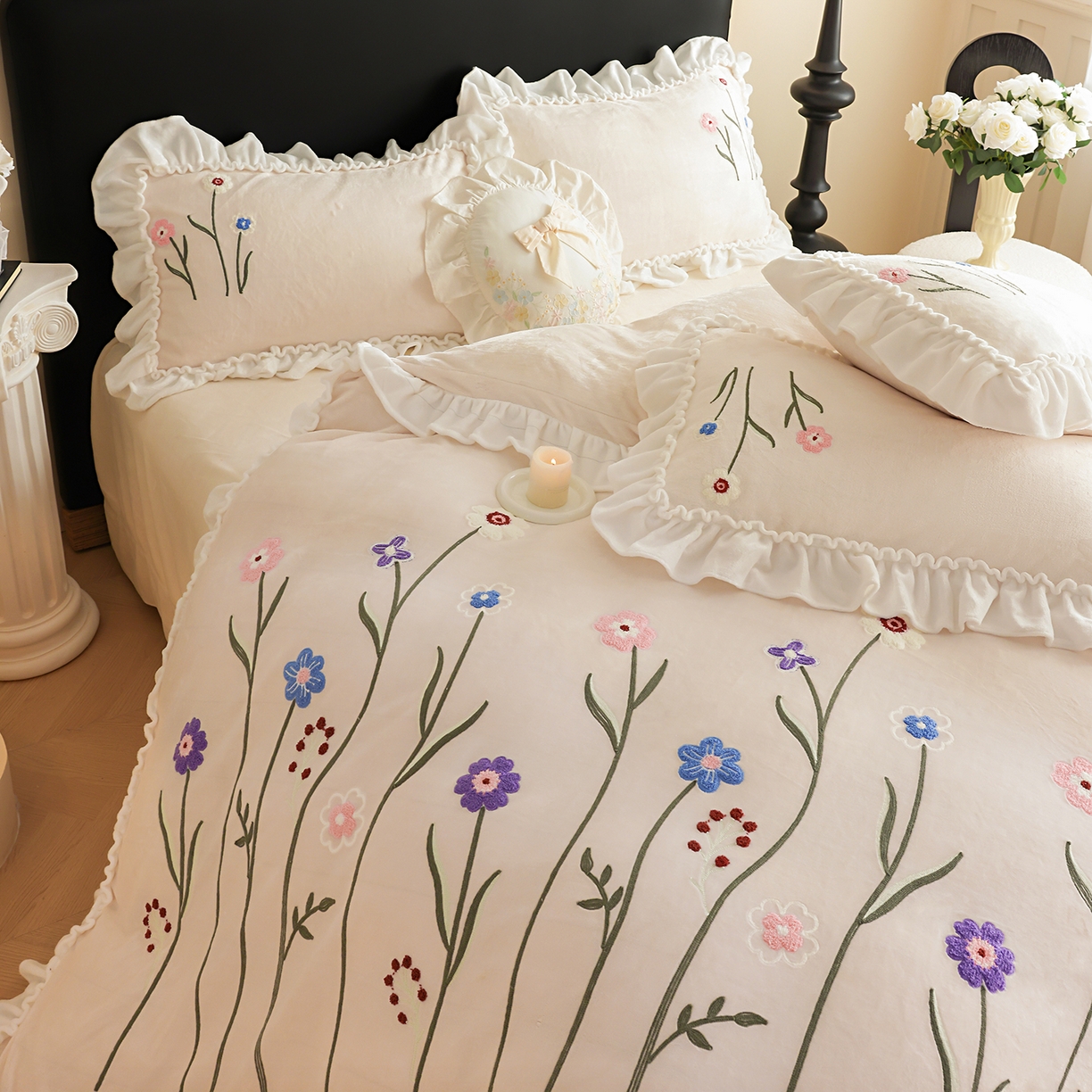 91家纺网 家纺一手货源 找家纺 孟鑫家纺 2025新款230克高克重韩版毛巾绣牛奶绣花四件套床单床盖款被套-花香四溢 花香四溢-奶昔白