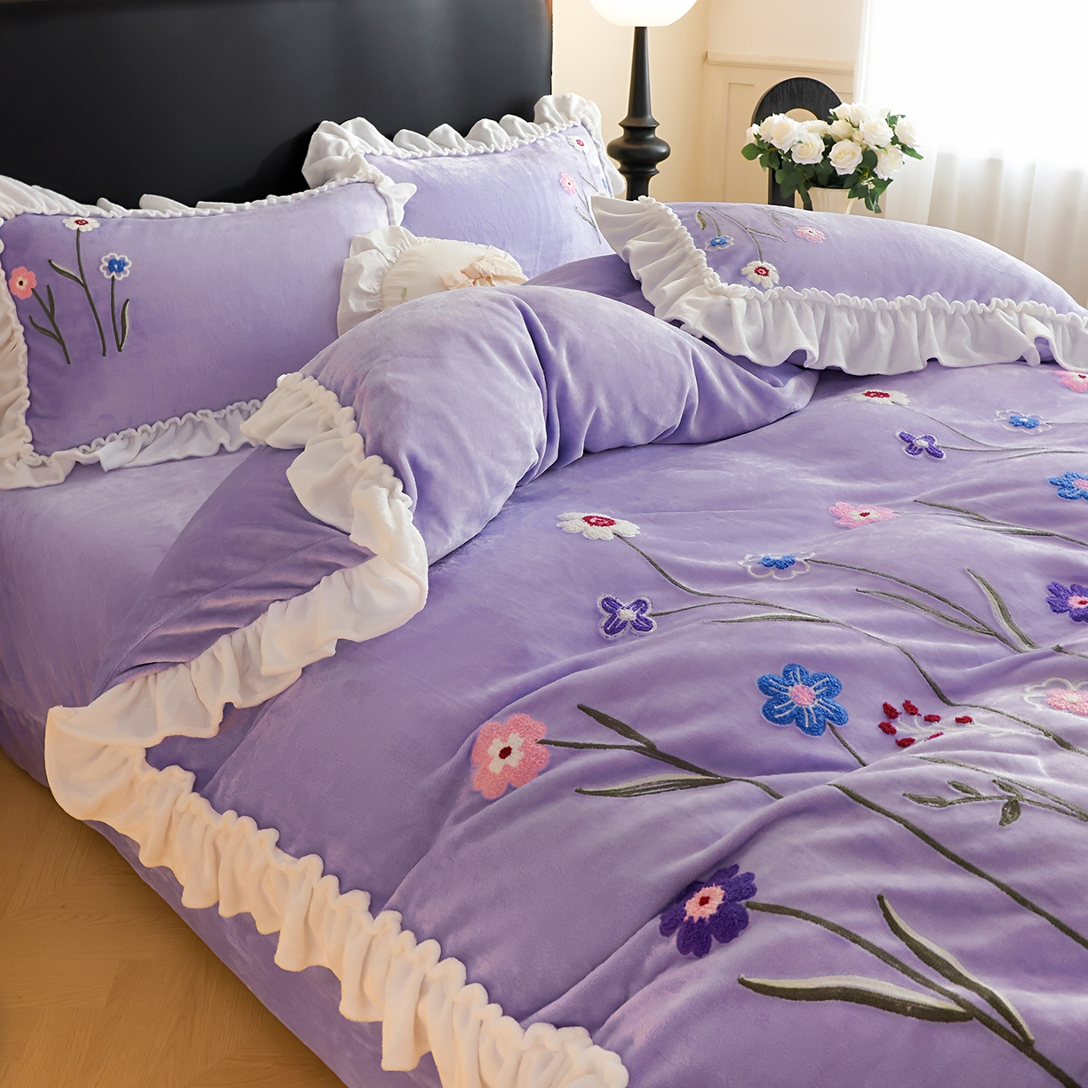 91家纺网 家纺一手货源 找家纺 孟鑫家纺 2025新款230克高克重韩版毛巾绣牛奶绣花四件套床单床盖款被套-花香四溢 花香四溢-千夏紫