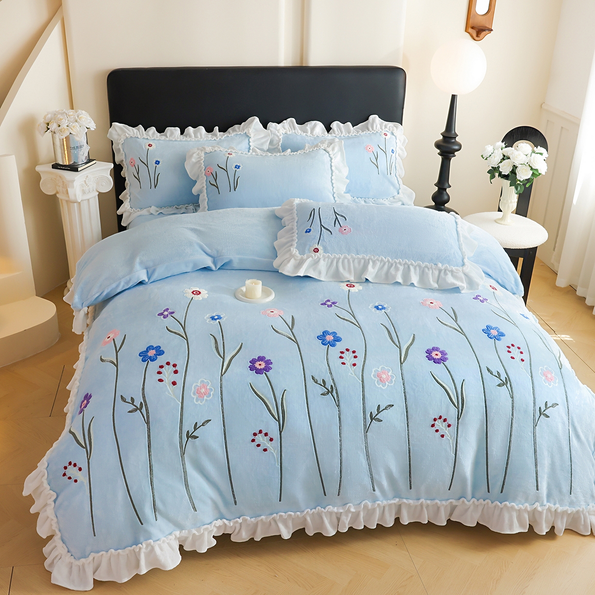 91家纺网 家纺一手货源 找家纺 孟鑫家纺 2025新款230克高克重韩版毛巾绣牛奶绣花四件套床单床盖款被套-花香四溢 花香四溢-天兰