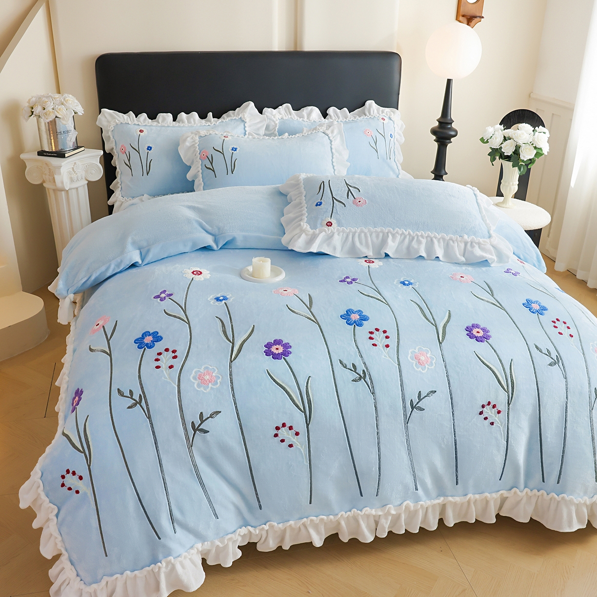 91家纺网 家纺一手货源 找家纺 孟鑫家纺 2025新款230克高克重韩版毛巾绣牛奶绣花四件套床单床盖款被套-花香四溢 花香四溢-天兰