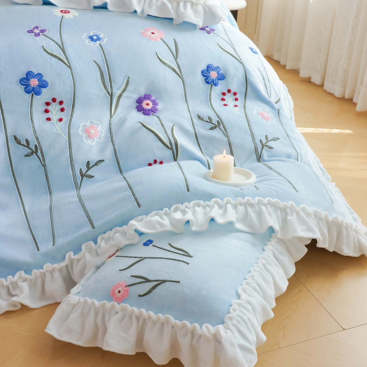 91家纺网 家纺一手货源 找家纺 孟鑫家纺 2025新款230克高克重韩版毛巾绣牛奶绣花四件套床单床盖款被套-花香四溢 花香四溢-天兰